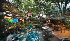 Mbah Jingkrak في جاكارتا من أجمل وأغرب مطاعم العالم Patio Umbrella Patio Outdoor