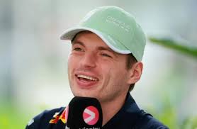 What are the long term goals now? Seb: “Happiness. Sounds dull but I think  it is. The long term goal. [...] Being happy, growing, learning and  basically never stop learning." 😁💚💫 📸 @/