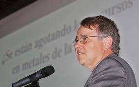 Andrea Paucar's Instagram, Twitter & Facebook