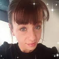 Vicki Laprad's Instagram, Twitter & Facebook