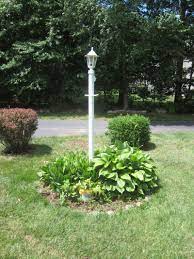 It looks amazing and it gives an incredible set of visuals. Lamp Post Makeover And How To Create A Perfect Circle Flower Bed