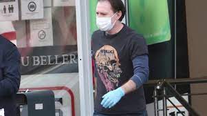 Formed in 1981 by drummer lars ulrich and guitarist and vocalist james hetfield, metallica have. CiÈ›u Pus La Zid De Primarul Sectorului 2 Politician Rebel Cu Tricou Metallica È™i Cu PoliticÄƒ SulfuroasÄƒ