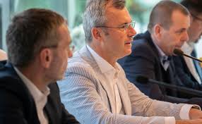 Medien zensuriert, gewalt gegen frauen ignoriert, rechtsextreme blätter finanziert. Nationalratswahl Norbert Hofer Und Herbert Kickl Fuhren Fpo Bundesliste An Freiheitliche Partei Osterreichs