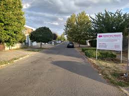 Drumul de servitute se plătește sub forma cheltuielilor cu actele și costul terenului aferent drumului (cheltuieli pentru obținerea acelui drum de servitute). TaxÄ De Acces De 450 De Euro Pe O StradÄ Din Subcetate Aradon