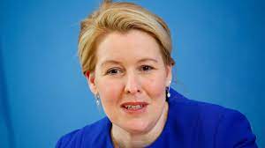 März 2018 bundesministerin für familie, senioren, frauen und jugend im kabinett merkel iv. Hdcgccgre Fykm