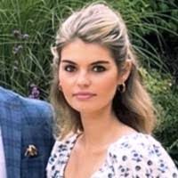 Laura Manners's Instagram, Twitter & Facebook