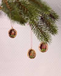 Dekoratives Basteln Mit Walnuss Schalen Der Duft Von Tannennadeln Schritte Auf Knirschendem Schnee Sehnsuchtige Blic Christbaum Basteln Basteln Weihnachten