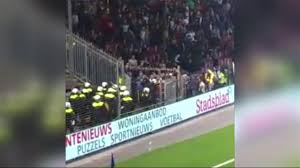 Updatehet duel tussen willem ii en fc den bosch, met als inzet een plaats in de eredivisie, is vanmiddag stilgelegd. Bijna Honderd Fans Voor Rechter Na Rellen Rondom Derby Fc Den Bosch Fc Oss Youtube