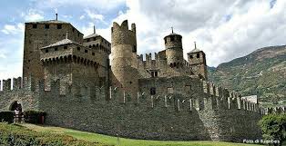 Fenis Castle Castello Medievale Castelli Monumenti