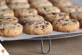 Biscuits Sables Aux Pepites De Chocolat Avec 3 Ingredients Seulement Recette Sable Chocolat Pepite Chocolat Recette Biscuit Pepite Chocolat