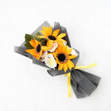 Tumblr tangan kecil itu terus menggenggam kuat sebuah buket bunga matahari. Jual Buket Felt Flower Mawar Grey Kado Wisudaku
