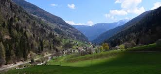 Ogni appartamento comprende un ampio soggiorno con uscita sul grande poggiolo lato valle, la. Residence Residence Bonetti Rabbi