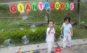 Making this diy giant bubble wand and extra strong bubble solution is a great activity idea that will keep the kids amused for hours. Pemborong Belon Giant Bubble Home Facebook