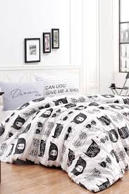 En sağlıklı ve şık nevresim takımı modelleri bambu, pamuk ve saten çeşitleriyle chakra'da sizleri bekliyor. Home Tek Kisilik Kolay Utulenir Nevresim Takimi Artful Siyah Trendyol Bu Mudur