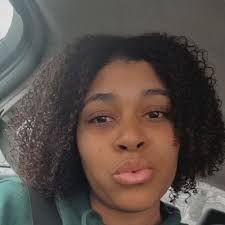 Denise Valentin (@ddenisevalentin)