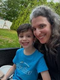 Next up for our intern spotlight: Carly Pickett! ✨ Hometown: Toronto,  Canada 🇨🇦 Med school: Albert Einstein College of Medicine Hobbies:  watching anything