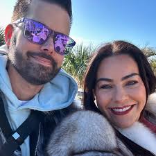 Reaction to a woman's beauty and possible cosmetic changes