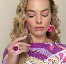 Manikyri veror: 3 fantazi fantastike për t'i kopjuar nga Margot Robbie, JLo  dhe Hailey Bieber