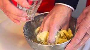 Gerard Barraud Realise Une Recette De Galette Charentaise Au Beurre Aop Charentes Poitou Recettes De Cuisine Recette Gateau Sec Recette Galette