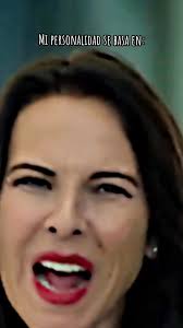 La Reina del Sur: Humor y Personalidad Única