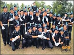 Pasukan kadet remaja sekolah (krs) dan tunas kadet remaja sekolah (tkrs) adalah sebuah badan beruniform yang ditubuhkan oleh kementerian pelajaran malaysia. Skuad Kadet Polis Smjk Chi Wen Dijulang Juara Kawad Kaki Daerah Negeri Sembilan Gps Bestari