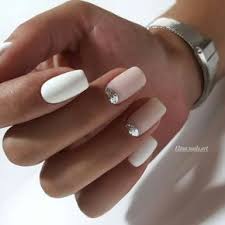 Diseños de uñas decoradas con lunares. Unas Blancas Decoradas Disenos Y Combinaciones Tendencia Unas De Gel Blancas Disenos De Unas Elegantes Unas De Gel Elegantes