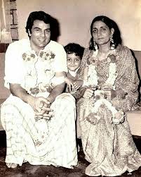 Garam Dharam With Wife Prakash Kaur And Son Bobby Deol Old Film Stars Vintage Bollywood Bollywood Pictures Hotel krishna prakash heritage haveli.