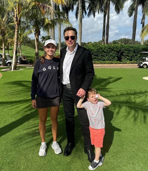 SMX 🇺🇸 on X: "Elon Musk and his son, Lil X, at the golf course at Trump's  Mar-a-Lago in Palm Beach, Florida." / X