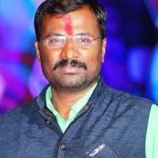 Gautam Kelkar's Instagram, Twitter & Facebook