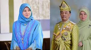 Royal princess tengku puteri jihan azizah athiyatullah gave a calm response after she was accused of violating the government's compulsory face mask rule. Biodata Tengku Puan Pahang Tunku Azizah Aminah Maimunah Iskandariah Pahangfm