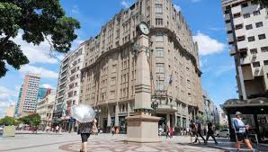 Curitiba bate recorde de calor e sensação térmica no Litoral do PR chega aos 50°C