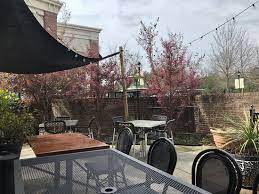 La bella vita take out orders: Patio Picture Of La Belle Vie Kitchen Suwanee Tripadvisor