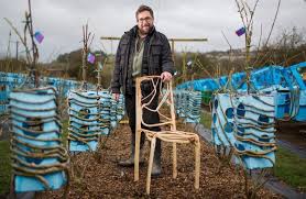 The Man Who Grows Natural Chairs Gift Ideas Creative Spotting Natural Chair Unusual Furniture Artistic Furniture