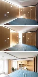 Faltturen Aus Eschenholz Fur Clevere Raumteilung In Einer Einzimmerwohnung Kleine Wohnungsideen Kleine Wohnung Schlafzimmer Design