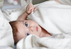 Dufte Helfer In Babys Erstem Lebensjahr Aromatherapie Und Atherische Ole Sicher Anwenden Stillen Baby Massage Therapie