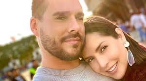 Carmen Villalobos y Sebastián Caicedo se roban el show con sus trajes de  carnaval