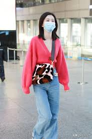 Blader door de 84 wang ziwen beschikbare stockfoto's en beelden, of begin een nieuwe zoekopdracht om meer stockfoto's en beelden te vinden. Qiao Xin Is Also A Master Of Dressing Rose Red Sweater And Jeans Casual And Comfortable Sunny And Confident Inews
