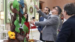 La troisième saison du meilleur pâtissier, spécial célébrités est une déclinaison du concours culinaire le meilleur pâtissier, articulée autour de plusieurs candidats célèbres. Replay Le Meilleur Patissier Les Professionnels Episode 1 Saison 1 Du M6