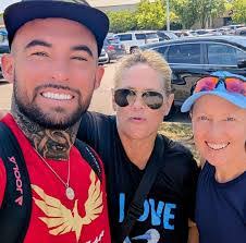 Angela Bushong's Instagram, Twitter & Facebook