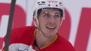Flames' Honzek takes advantage of turnover to score first career NHL goal