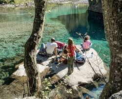 L'acqua delle terme bagni masino, sgorga dalla roccia a una temperatura di 38°c. La Foresta Dei Bagni Itinerari Per Tutti In Val Masino