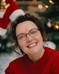 Looking for a house sitter to watch 2 dogs