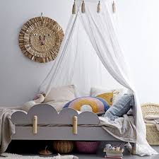 Kinderbett Mit Rausfallschutz In Wolkenform Das Neue Bloomingville Kinderbett In Einem Naturlichen Grauton Is Kinder Bett Kinderbett Rausfallschutz Kinderbett