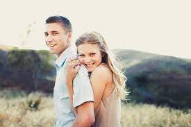 Cute Outdoor Photo Shoot Ideas For Couples Couple Shoot Outdoor Photoshoot Couple Shoot Outdoor