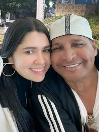 El rey de los pueblos y su esposa 🎉