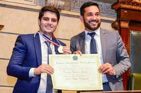 Diretor executivo da Imperatriz Leopoldinense recebe medalha Pedro Ernesto 