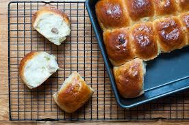 Hausgemachte Rosinenbrotchen Backeifer Rezept Susse Brotchen Rosinenbrotchen Kinderfruhstuck