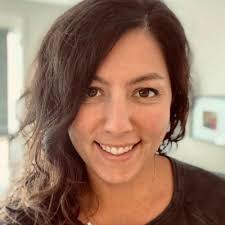 Danielle Greenman (@DLBGreenman)