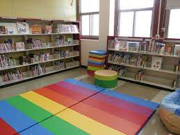 Annie Lafleche Coin Lecture Ecole Primaire Notre Dame Des Victoires Montreal Home Decor Home Bookcase