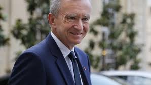 Avec sa fortune estimée à 203 milliards de dollars, Bernard Arnault n'est  plus l'homme le plus riche du monde